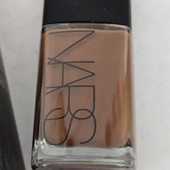 NARS Sheer Glow Foundation Dark 4 - Picture 2 of 4